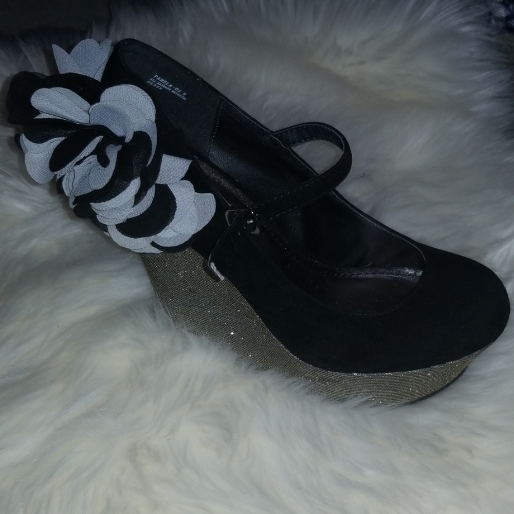 Silver/Black Wedges